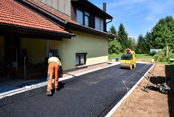 Asphalt Driveway Pouring